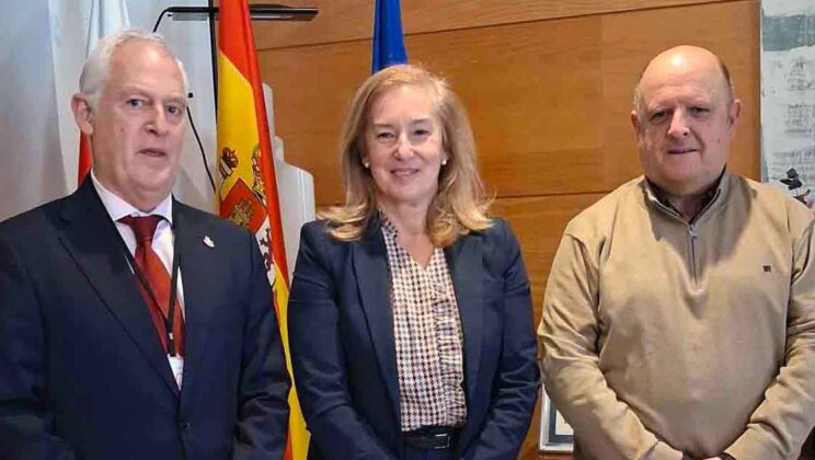 Visita de la Asociación Cultural Santiago al Parlamento Regional